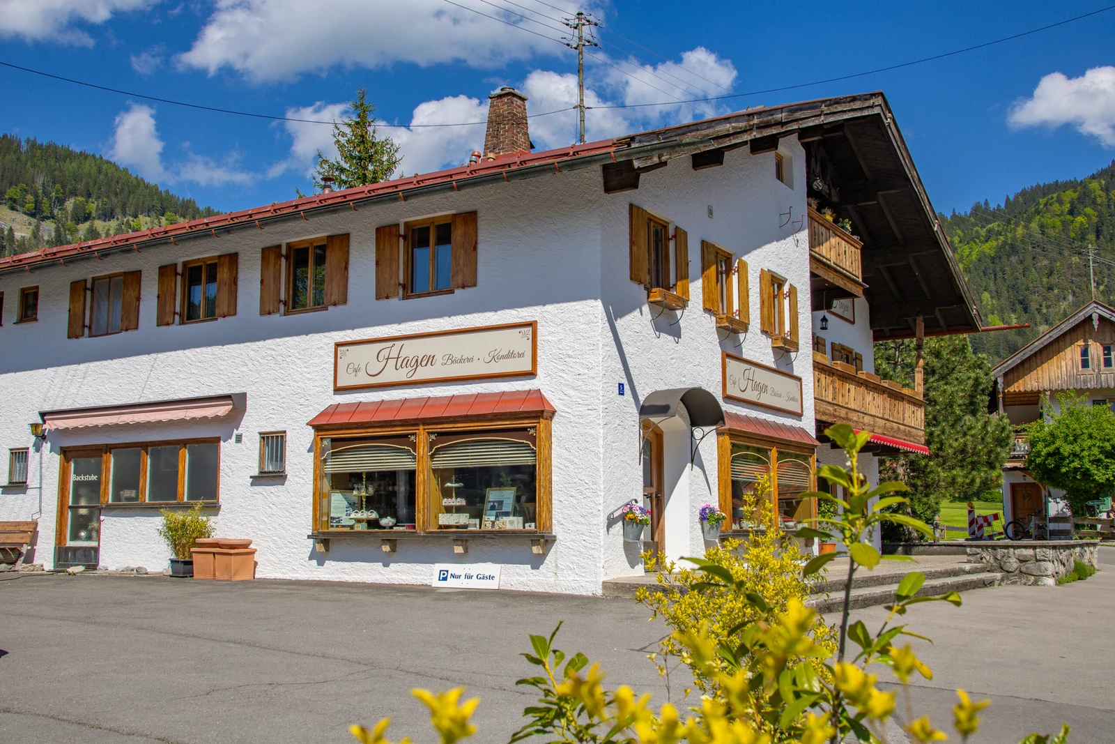 The former Café Stumpp in the town center of Bayrischzell, today the filming location for Café Hagen