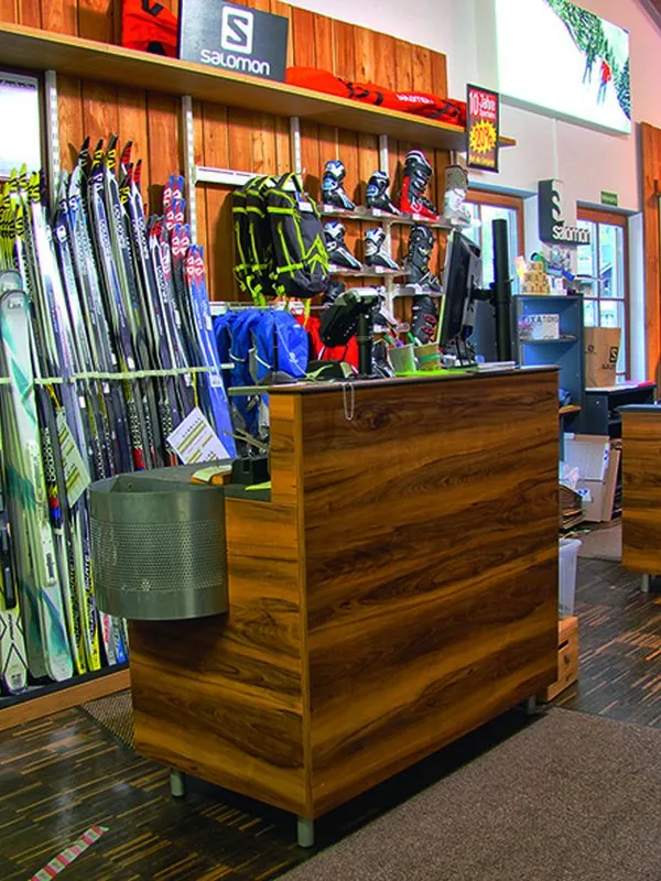 Counter and skis