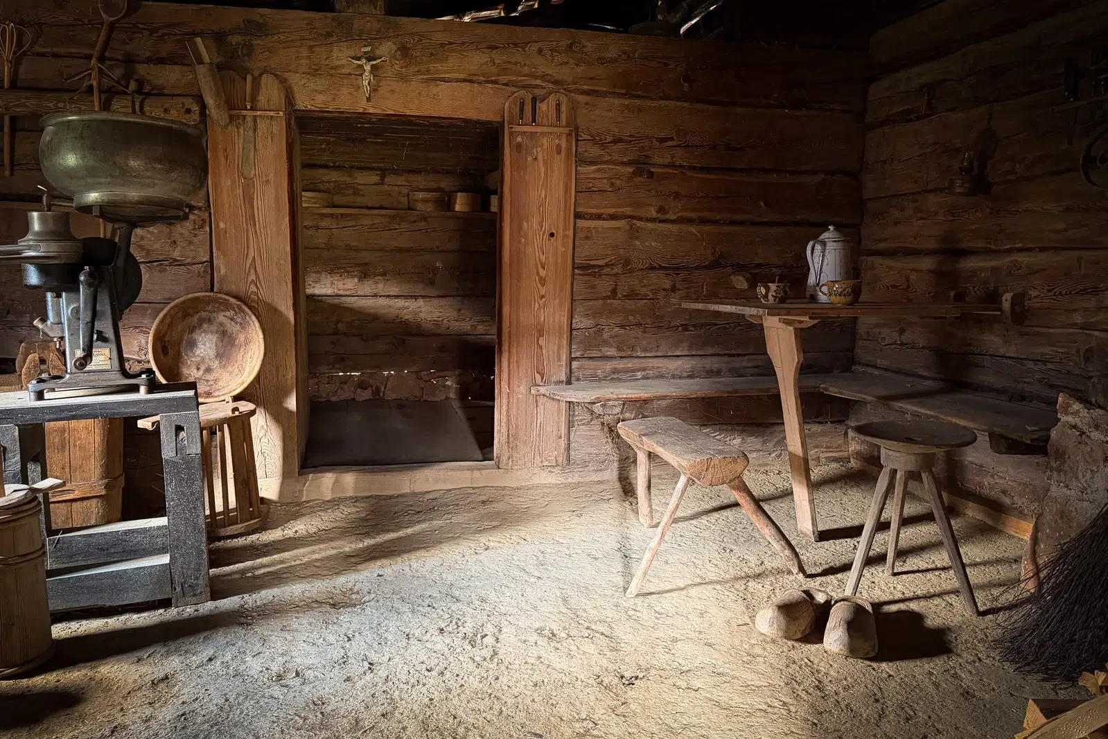 Inside the Kasalm hut