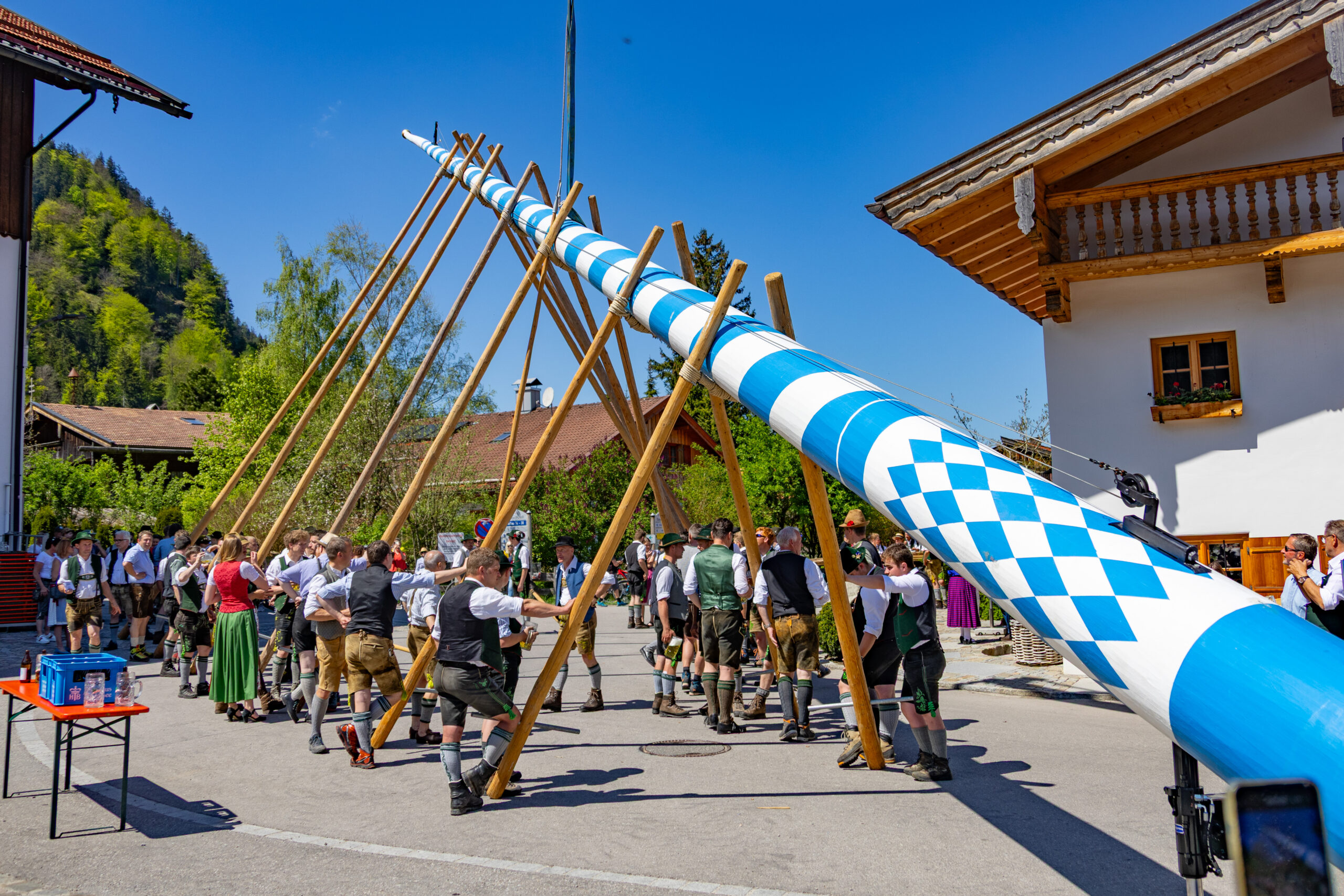 Maibaumaufstellen in Geitau 2025
