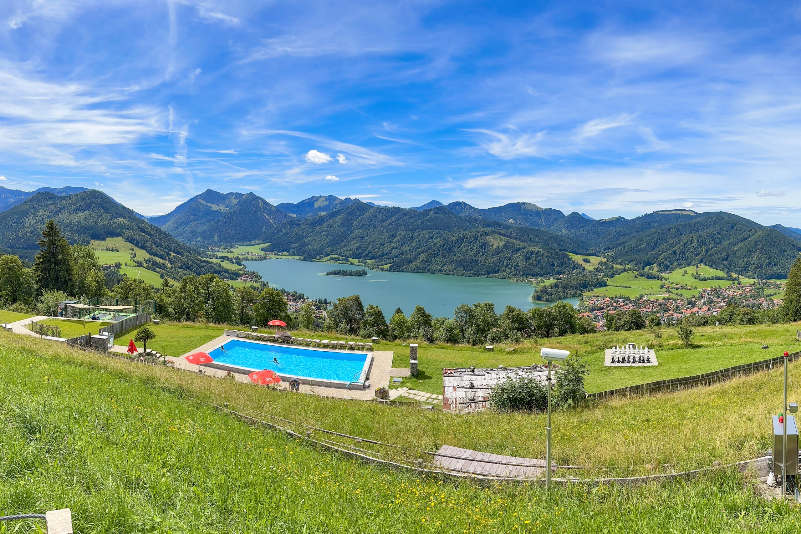 Blick auf den Schliersee mit Schliersbergalm im Hintergrund
