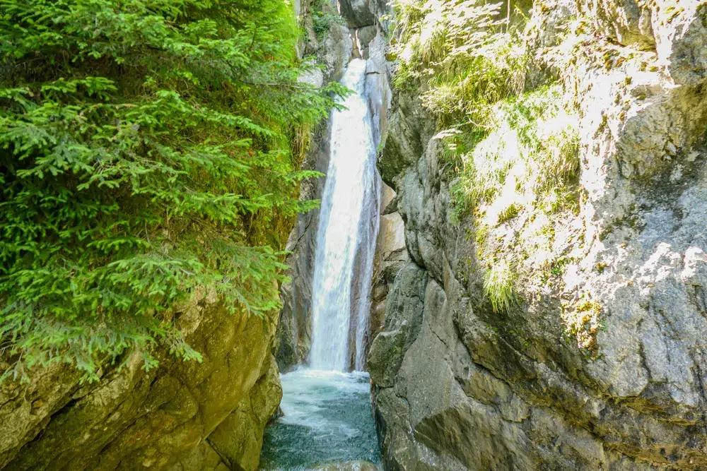 Tatzelwurm-Wasserfall — tosende Kaskaden und enge Klamm zwischen Bayrischzell und Oberaudorf