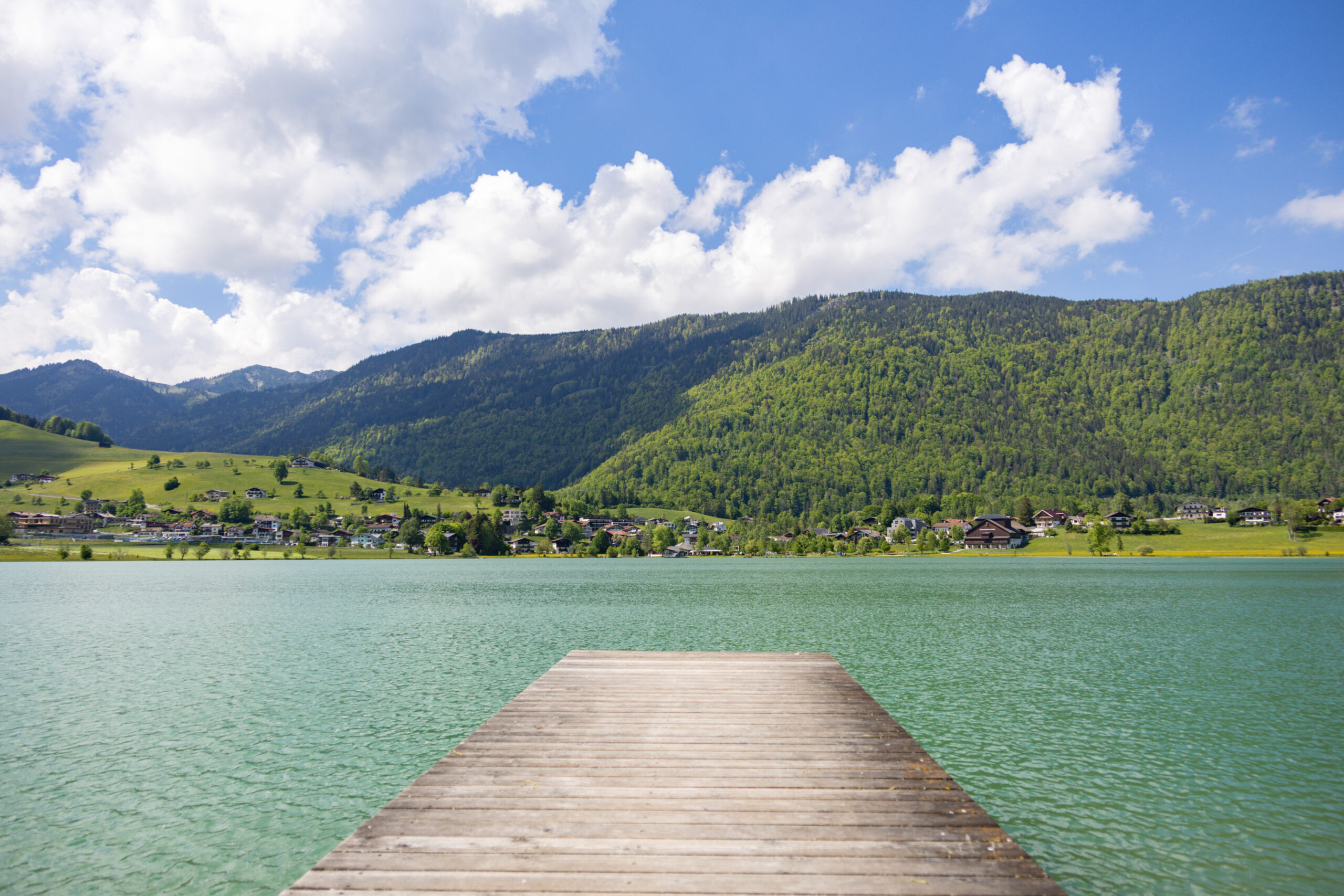 Thiersee in Tirol mit Rundweg und Bergspiegelung